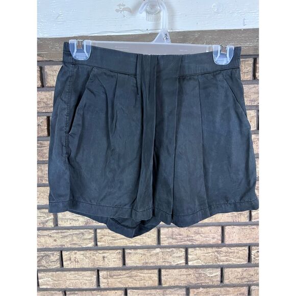 Lululemon Women's Size 4 Keepsake Pleated Tencel Shorts Hero Black - Picture 1 of 7
